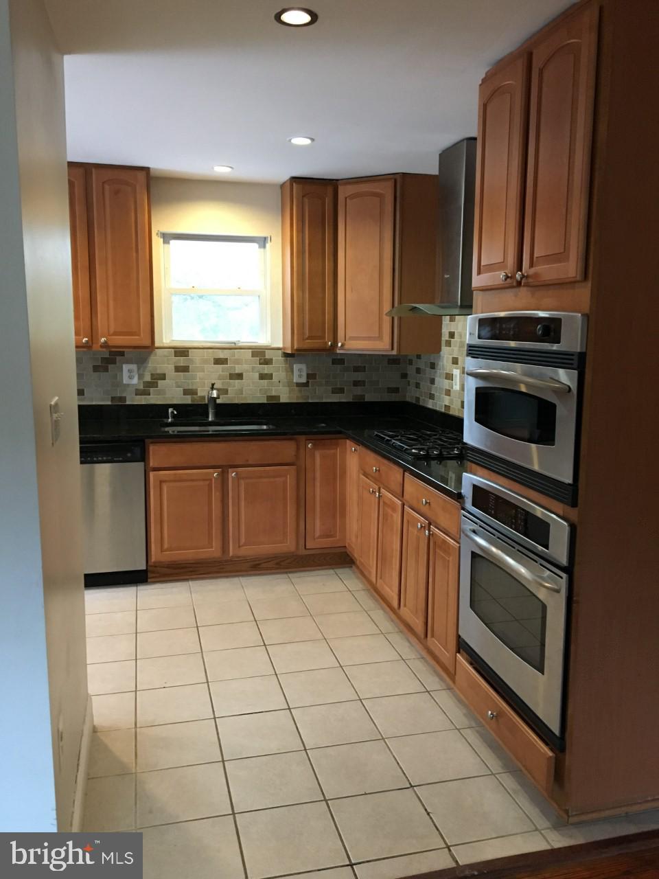 6106 Floral Park Road Brandywine, MD 20613 - Photo 3 of 16 Updated Kitchen