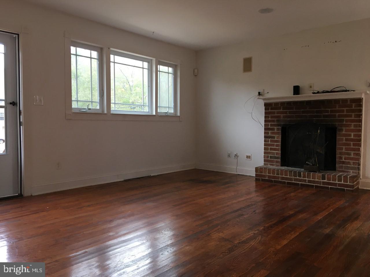 6106 Floral Park Road Brandywine, MD 20613 - Photo 5 of 16 Hardwood floors~thought the main living space.