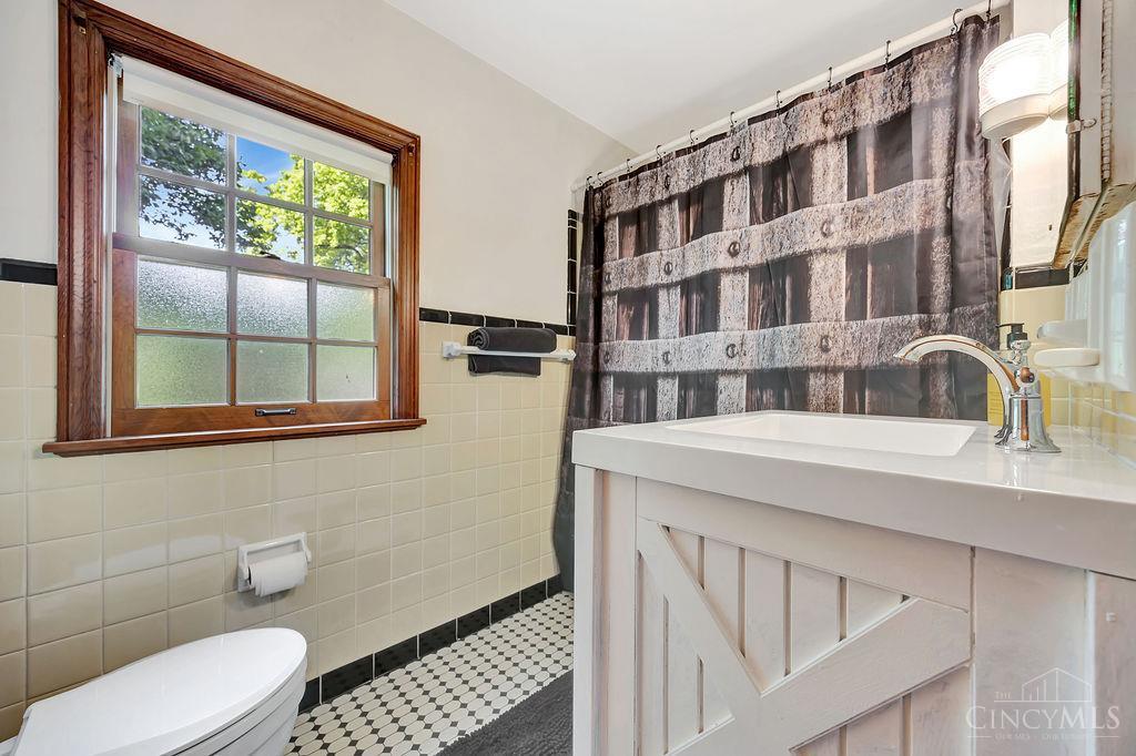 404 Oliver Road Wyoming, OH 45215 - Photo 32 of 50 Gallery Image 32