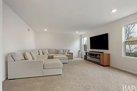 $400,000 | 640 Cloverleaf Drive, Marengo, IL 60152