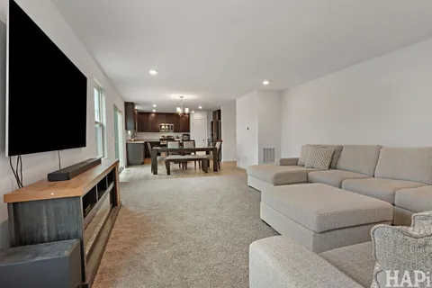 $400,000 | 640 Cloverleaf Drive, Marengo, IL 60152