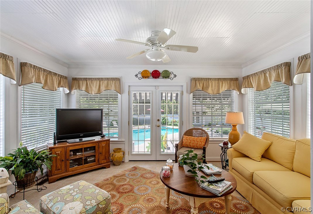 6611 Glebe Point Road Chesterfield, VA 23838 - Photo 20 of 44 a living room with furniture and a flat screen tv