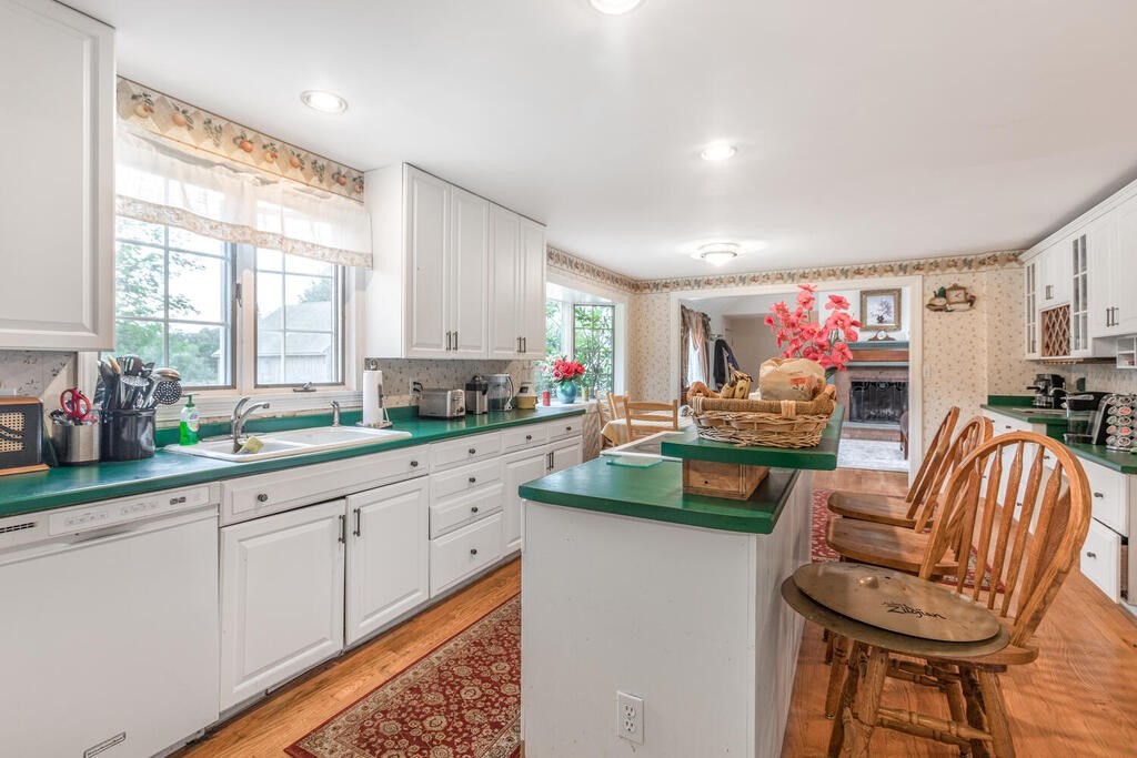 208 Rowley Bridge Road Topsfield, MA 01983 - Photo 7 of 31 Gallery Image 7