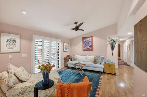 $425,000 | 2 La Cuesta Court, St. Helena, CA 94574