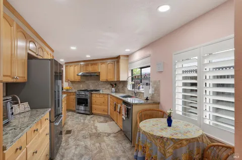 $425,000 | 2 La Cuesta Court, St. Helena, CA 94574