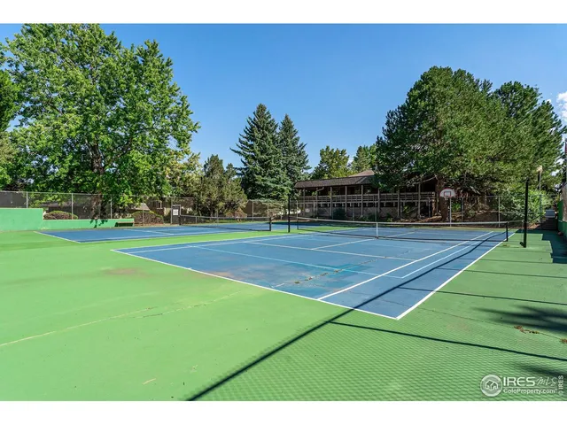 a view of a tennis court