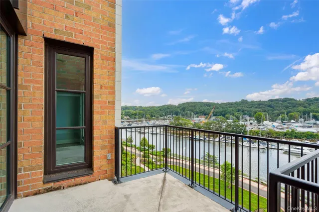 $2,099,000 | 100 Garvies Point Road, Unit 1304, Glen Cove, NY 11542