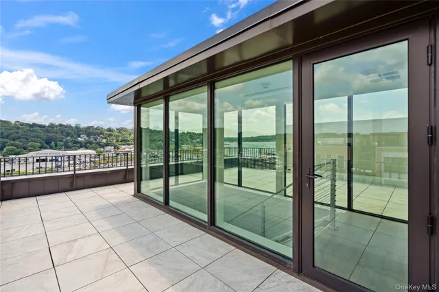 $2,099,000 | 100 Garvies Point Road, Unit 1304, Glen Cove, NY 11542