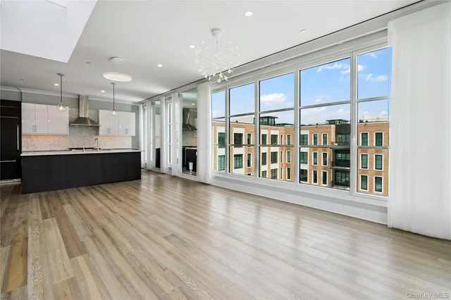 $2,099,000 | 100 Garvies Point Road, Unit 1304, Glen Cove, NY 11542