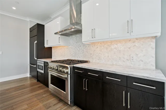 $2,099,000 | 100 Garvies Point Road, Unit 1304, Glen Cove, NY 11542