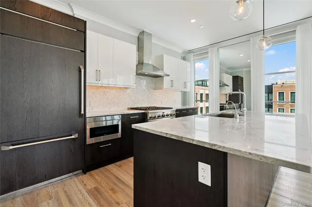 $2,099,000 | 100 Garvies Point Road, Unit 1304, Glen Cove, NY 11542