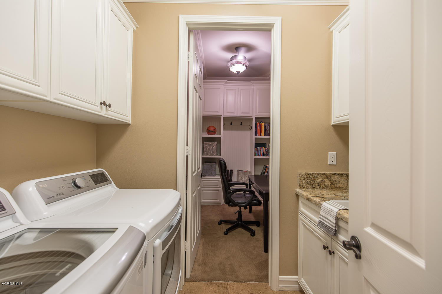 3795 Horizon Ridge Court Simi Valley, CA 93063 - Photo 26 of 57 3795 Horizon Ridge Ct Simi-large-025-020