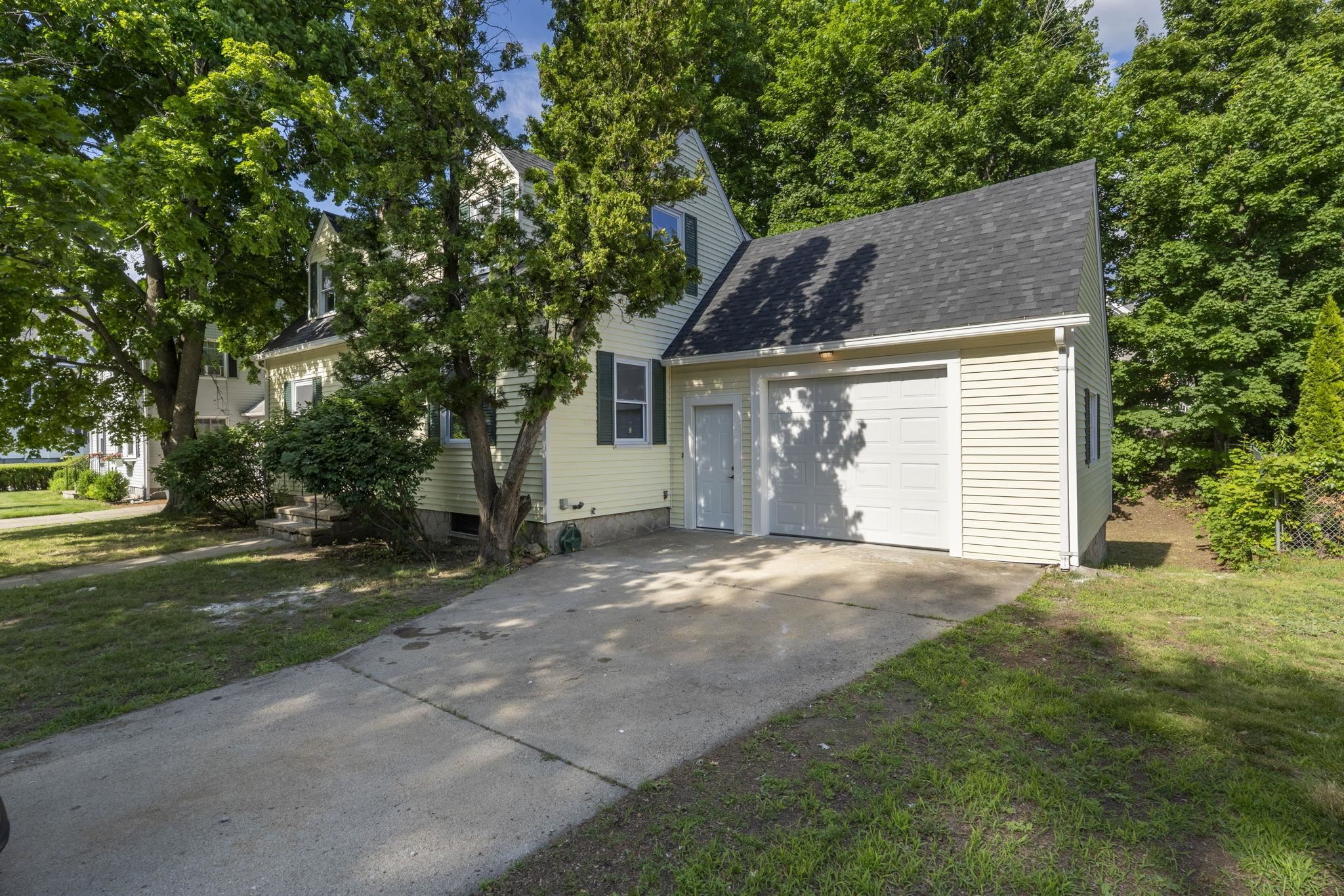 857 Union Street Manchester, NH 03104 - Photo 7 of 33