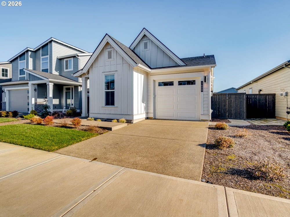 1608 South Fern Way Canby, OR 97013 - Photo 2 of 39 a front view of house with yard and green space
