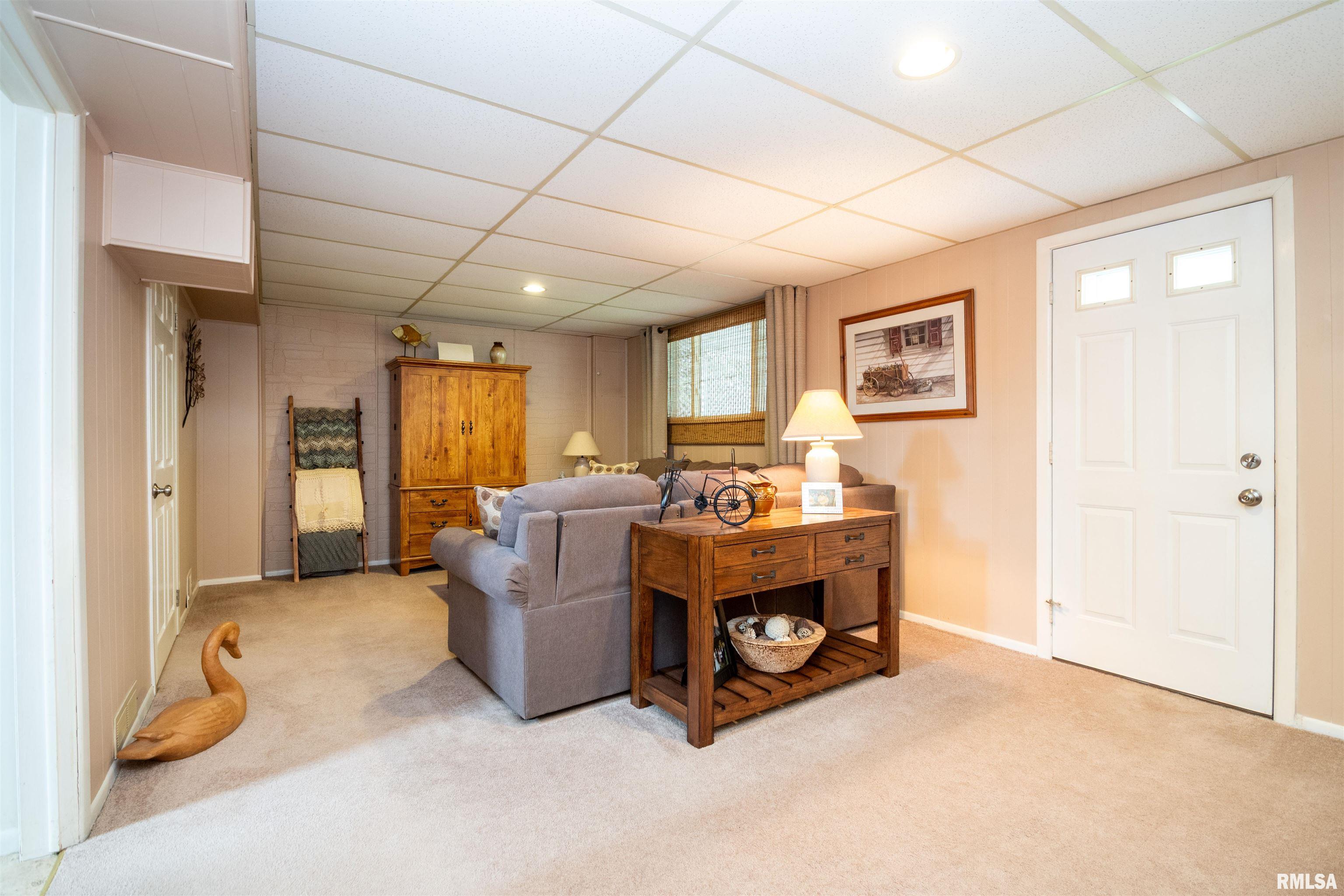 6203 North Randwick Road Peoria, IL 61615 - Photo 23 of 35