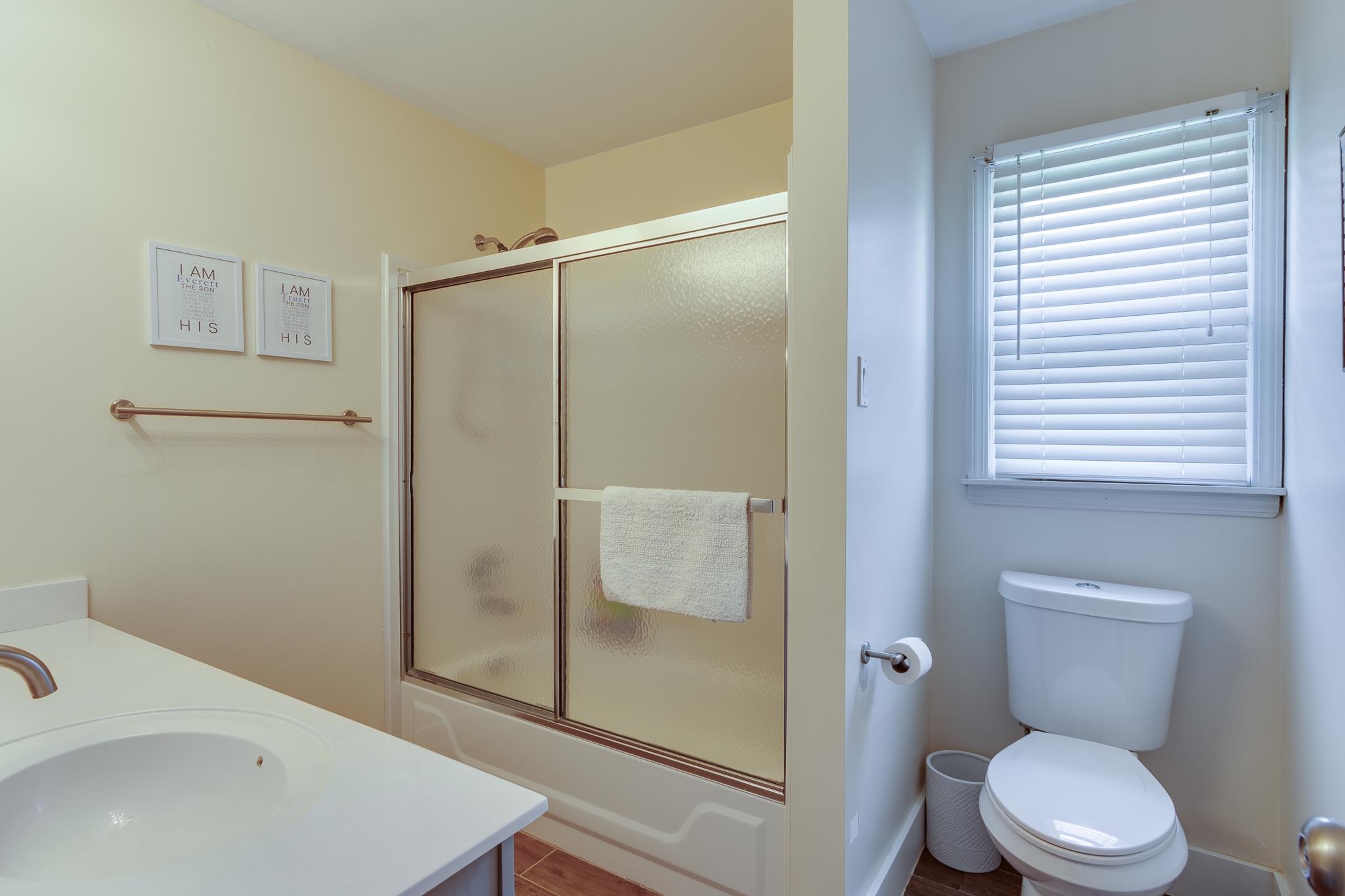 8703 Old River Road Memphis, TN 38018 - Photo 24 of 31 Full bathroom featuring vanity and bath / shower combo with glass door