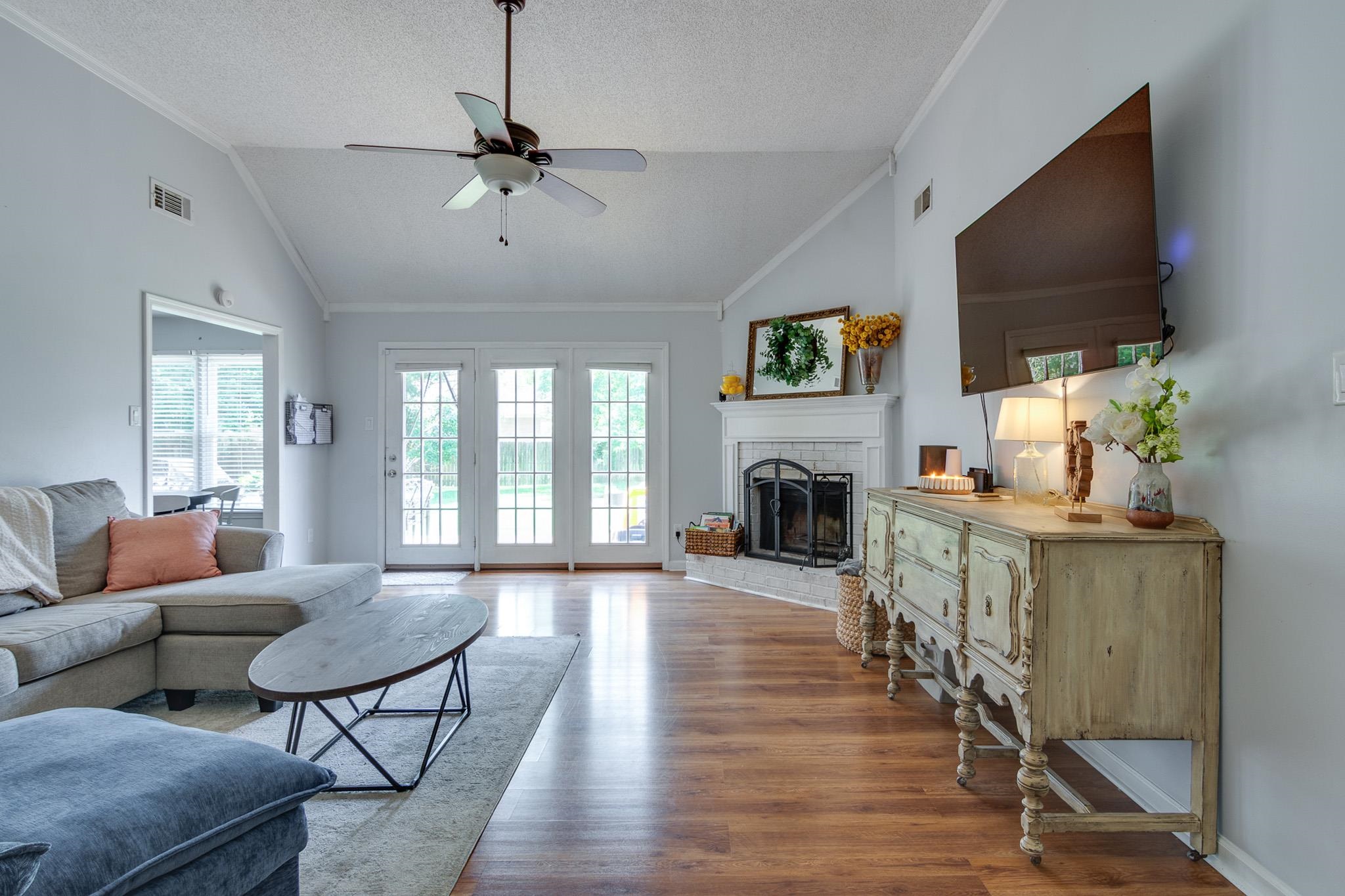 8703 Old River Road Memphis, TN 38018 - Photo 5 of 31 Living room with lofted ceiling, wood finished floors, healthy amount of natural light, a ceiling fan, and ornamental molding