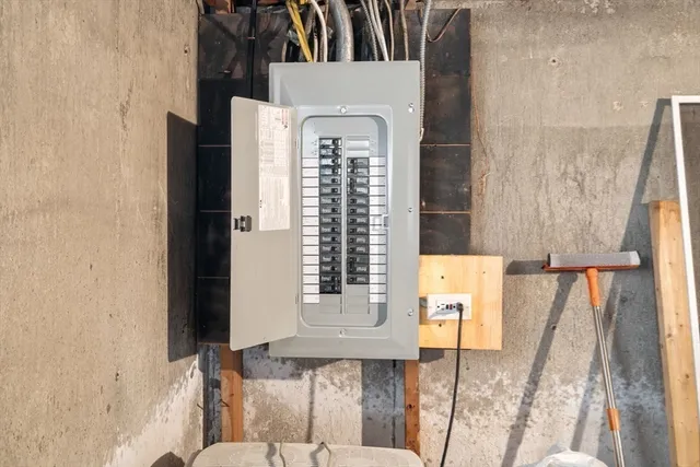 $649,900 | 102 Montgomery Avenue, Lowell, MA 01851