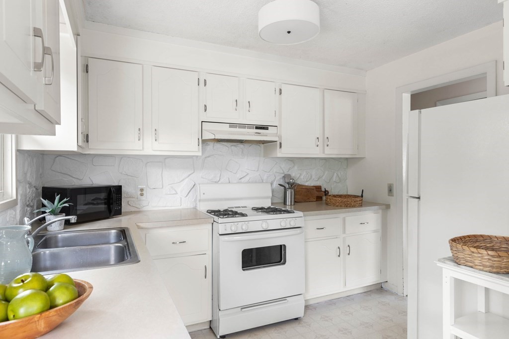 6 Lorenzo Road Lawrence, MA 01843 - Photo 13 of 32 Gallery Image 13