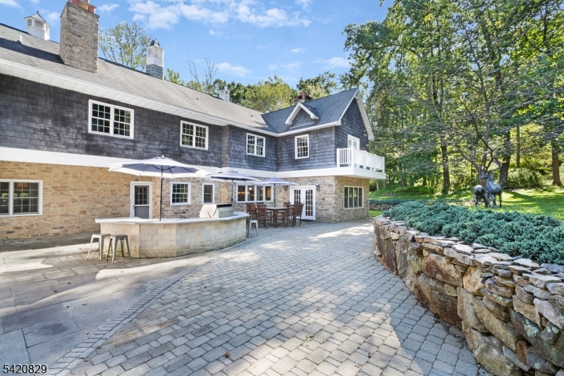 3 Laurel Lane Chester, NJ 07930 - Photo 4 of 37