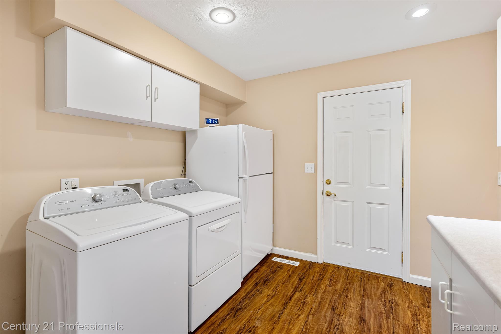8044 Jordan Road Grand Blanc, MI 48439 - Photo 25 of 29 first floor laundry
