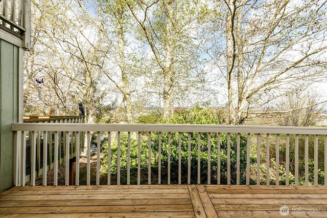 $320,000 | 1220 Southwest Harrier Circle, Unit 3, Oak Harbor, WA 98277