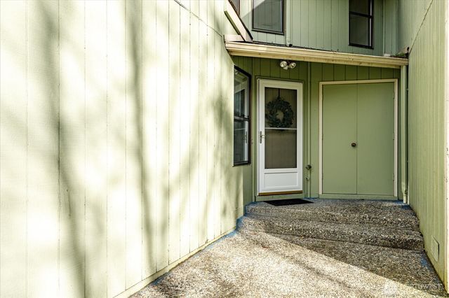 $320,000 | 1220 Southwest Harrier Circle, Unit 3, Oak Harbor, WA 98277