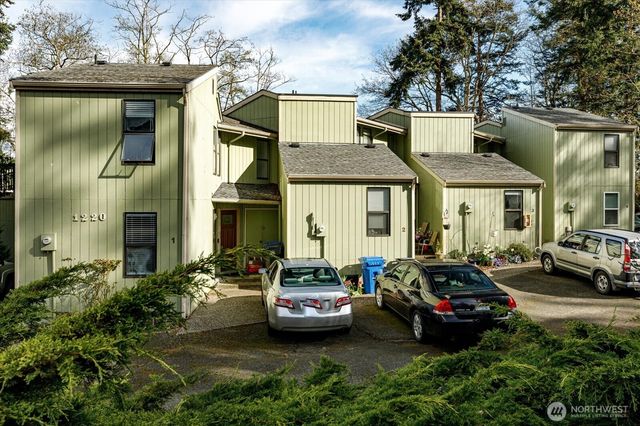 $320,000 | 1220 Southwest Harrier Circle, Unit 3, Oak Harbor, WA 98277