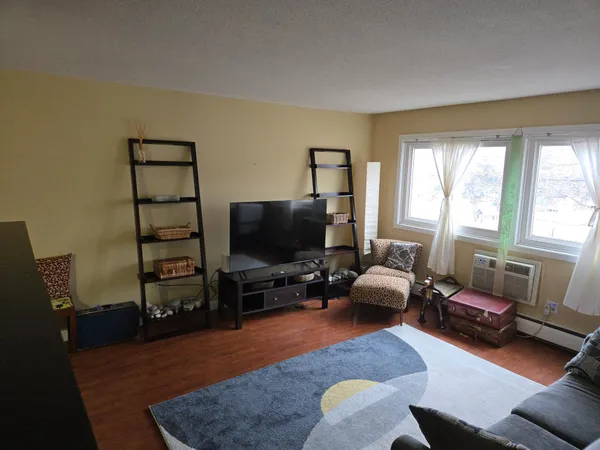 $1,500 | 2616 Harriet Avenue, Unit 202, Minneapolis, MN 55408