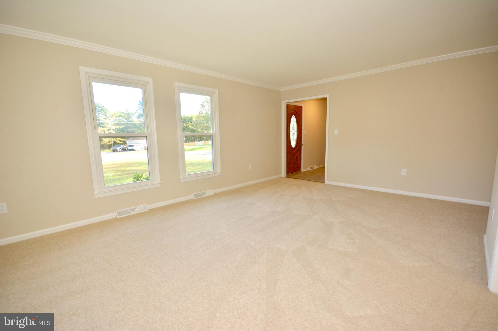 7704 Ontario Road Gainesville, VA 20155 - Photo 9 of 17 Living Room