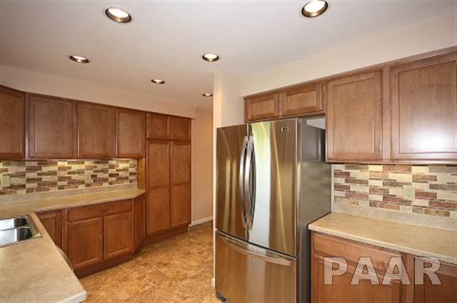 9406 North Northview Road Peoria, IL 61615 - Photo 2 of 15 Gallery Image 2