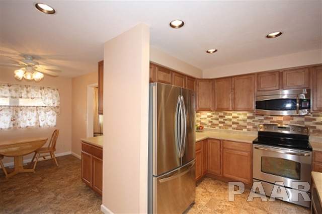 9406 North Northview Road Peoria, IL 61615 - Photo 3 of 15 Gallery Image 3