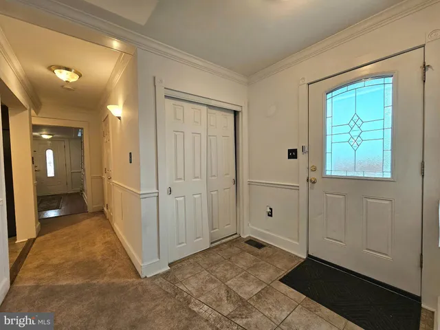 a view of entryway and workspace