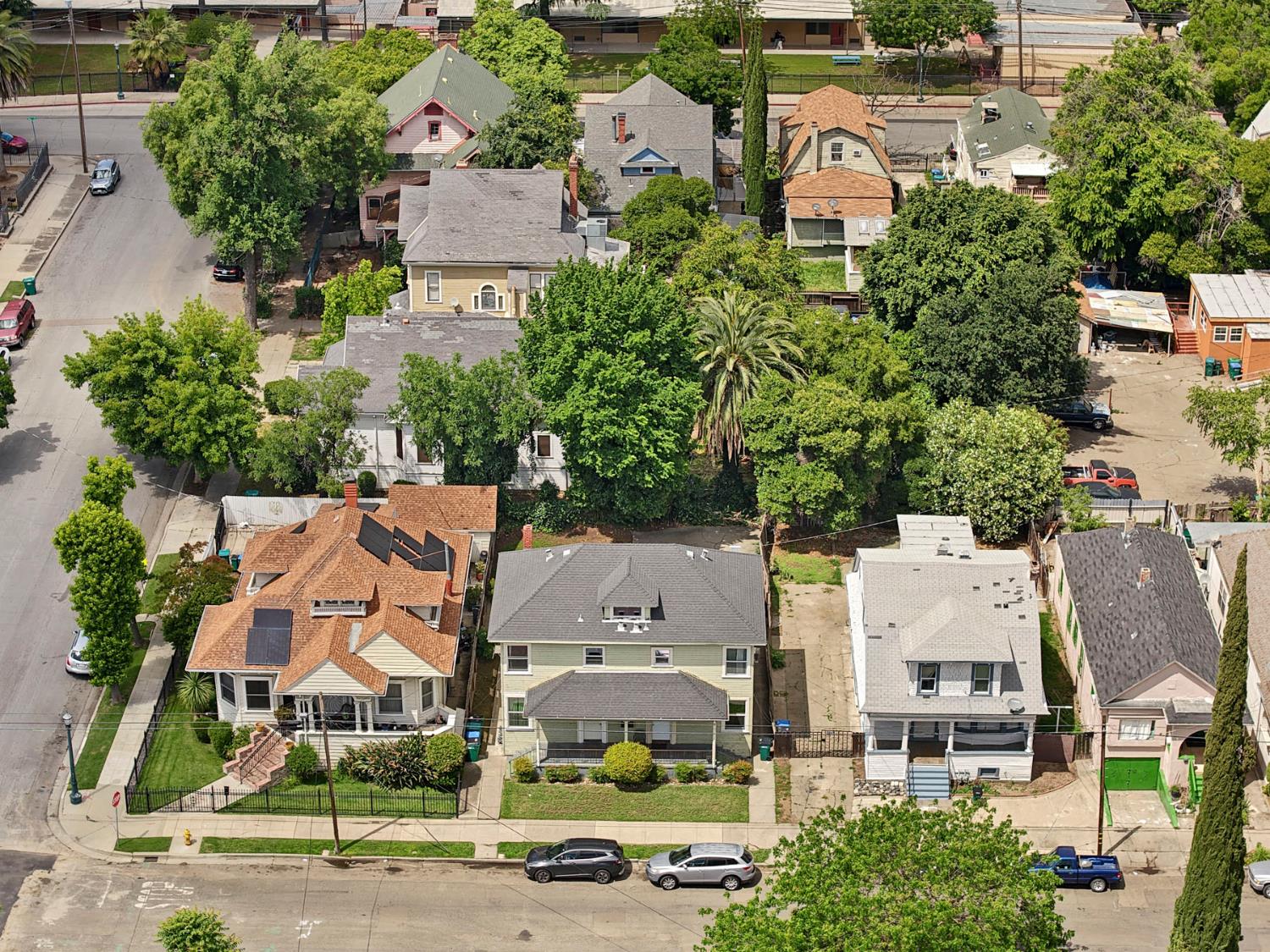 409 East Rose Street Stockton, CA 95202 - Photo 14 of 35 an aerial view of residential houses with outdoor space and parking