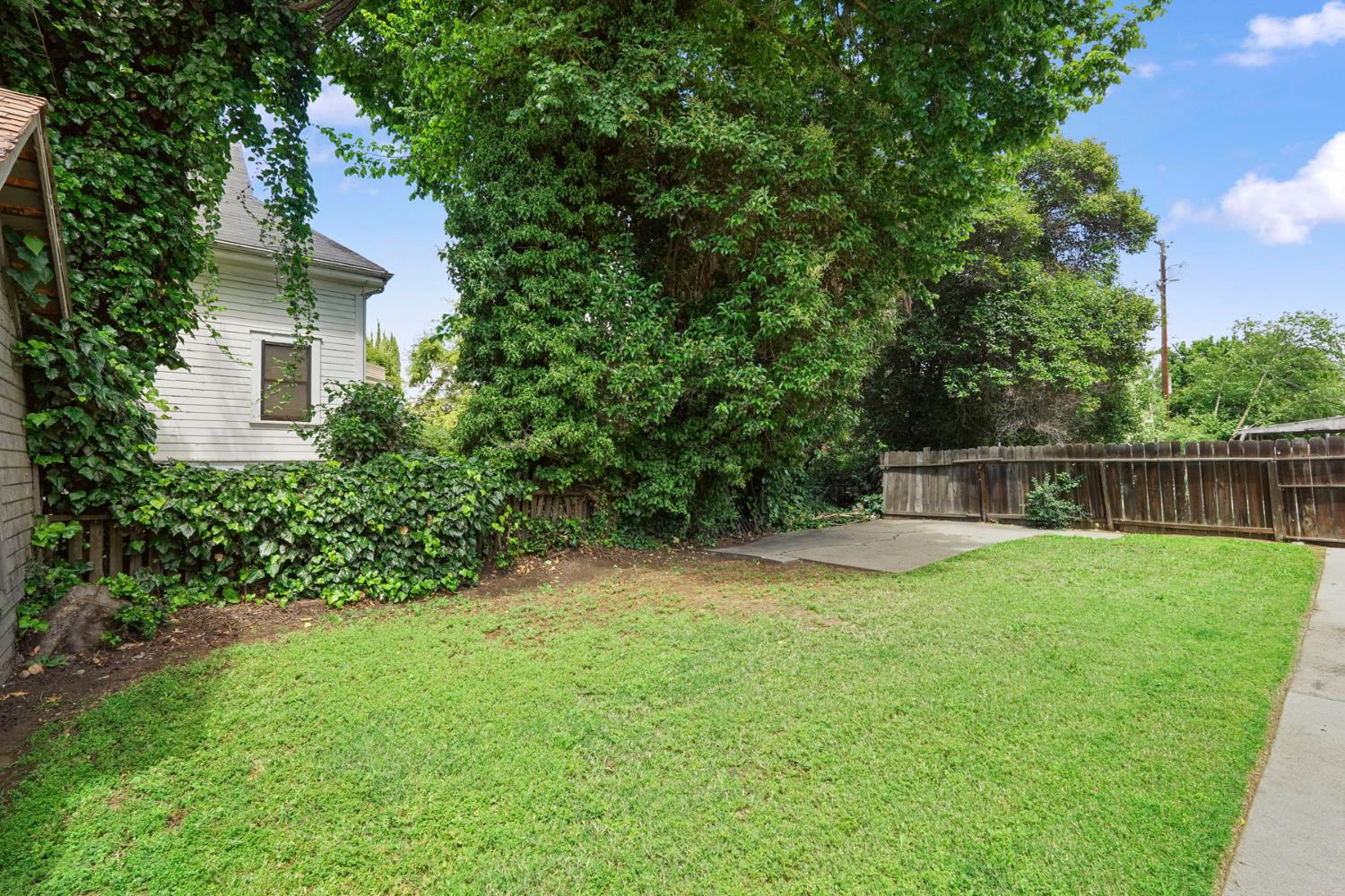 409 East Rose Street Stockton, CA 95202 - Photo 26 of 35 a house view with a garden space