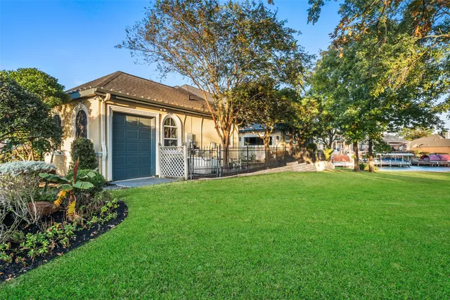 $1,299,000 | 142 Creekwood East, Montgomery, TX 77356