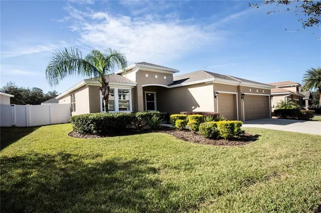$417,500 | 2117 Valterra Vista Way, Valrico, FL 33594
