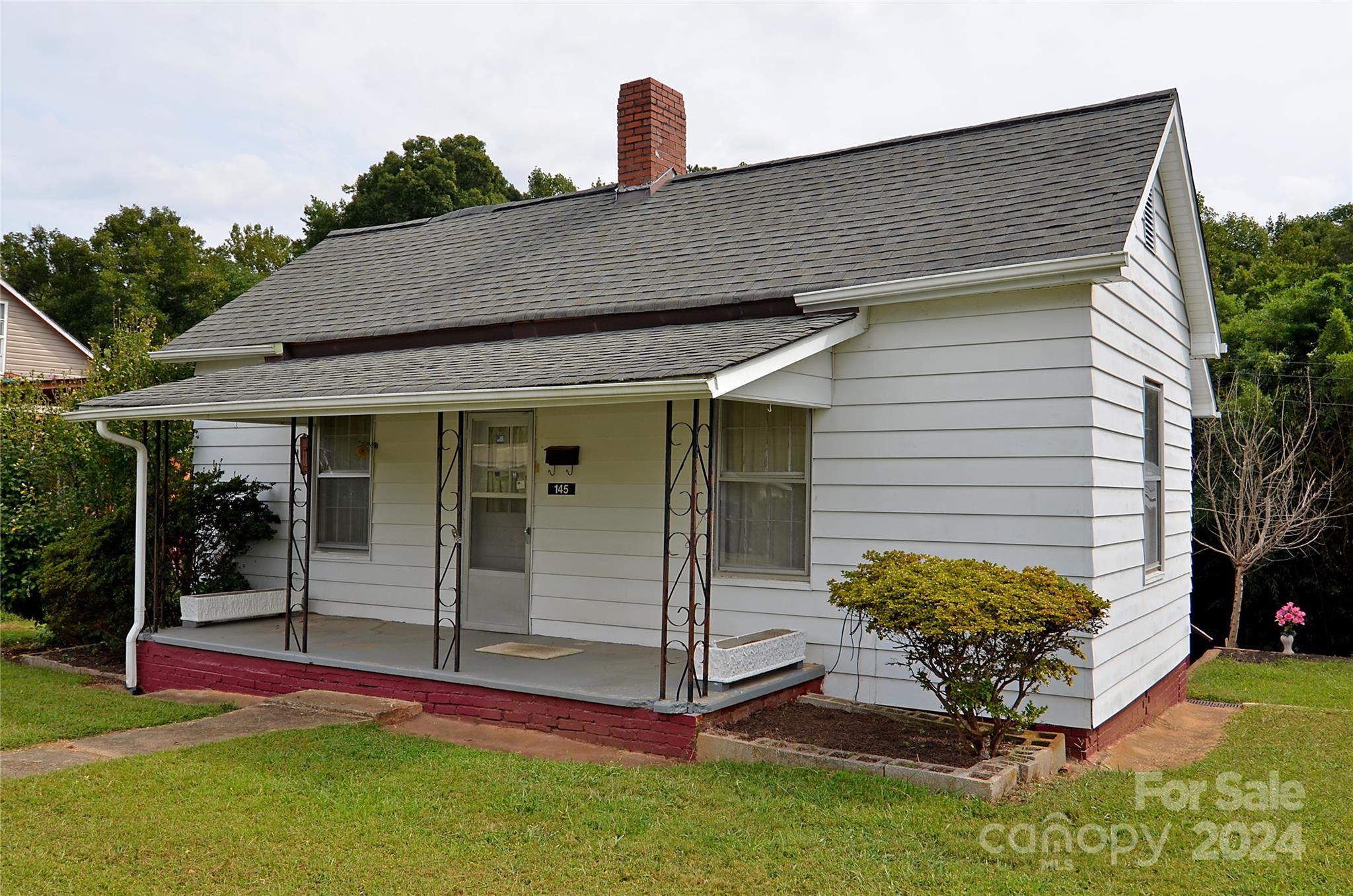 145 Sixth Em Street Marion, NC 28752 - Photo 1 of 21