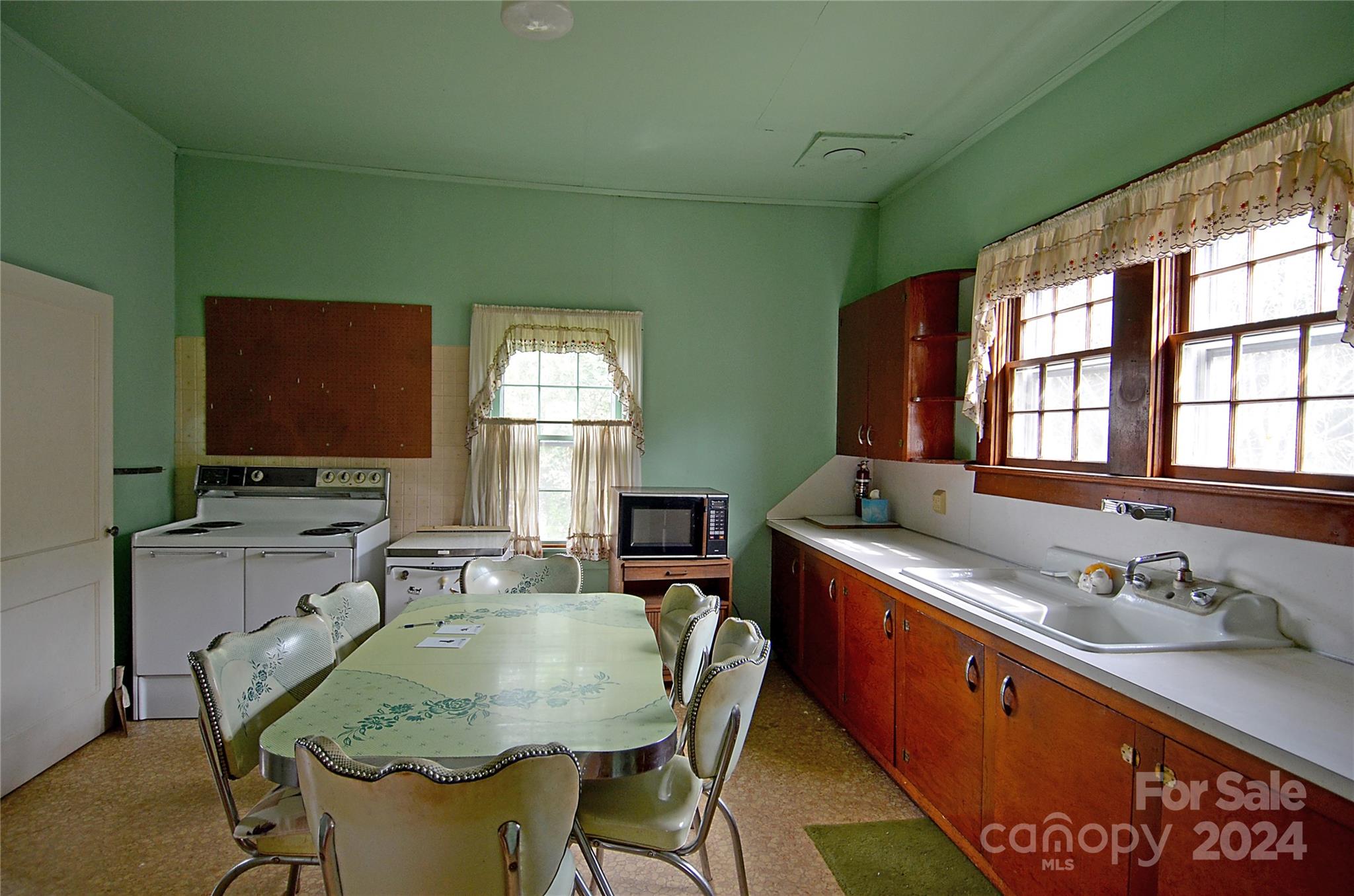 145 Sixth Em Street Marion, NC 28752 - Photo 16 of 21