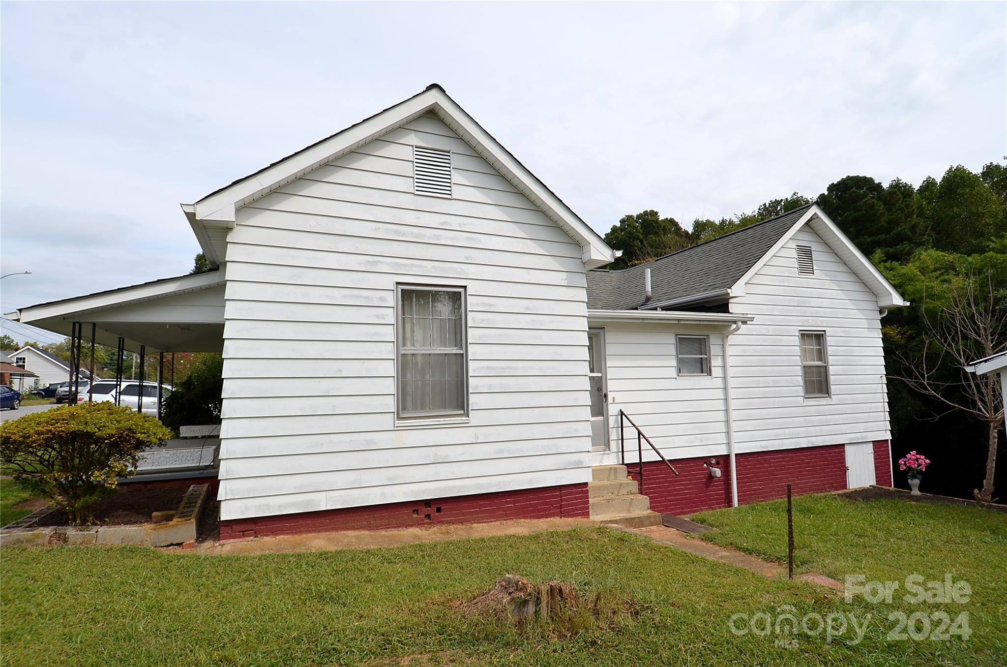 145 Sixth Em Street Marion, NC 28752 - Photo 4 of 21