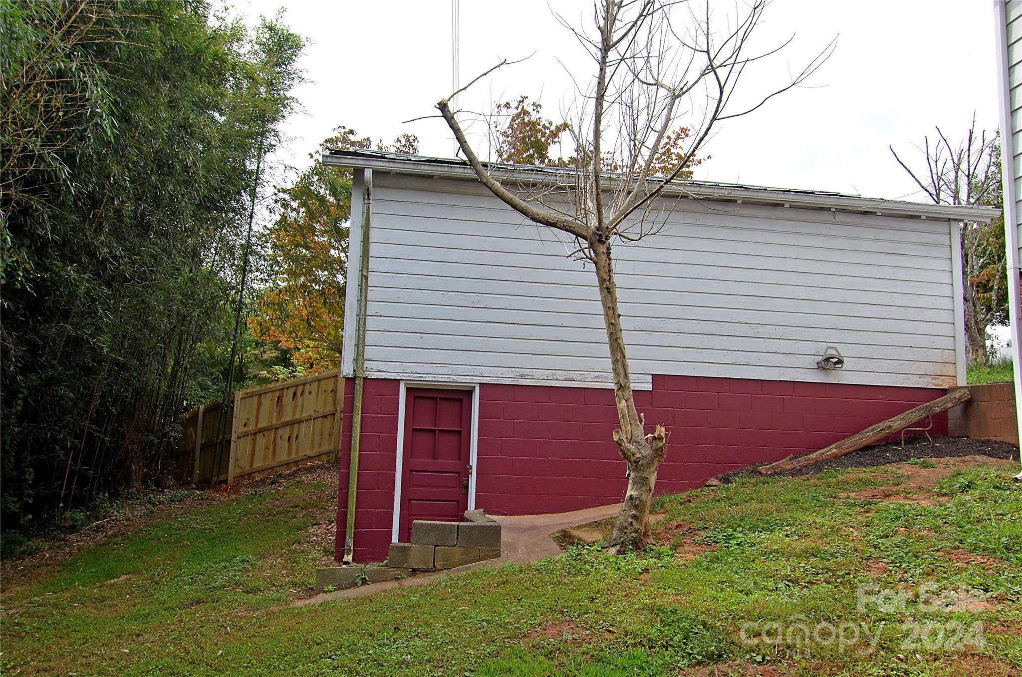 145 Sixth Em Street Marion, NC 28752 - Photo 7 of 21