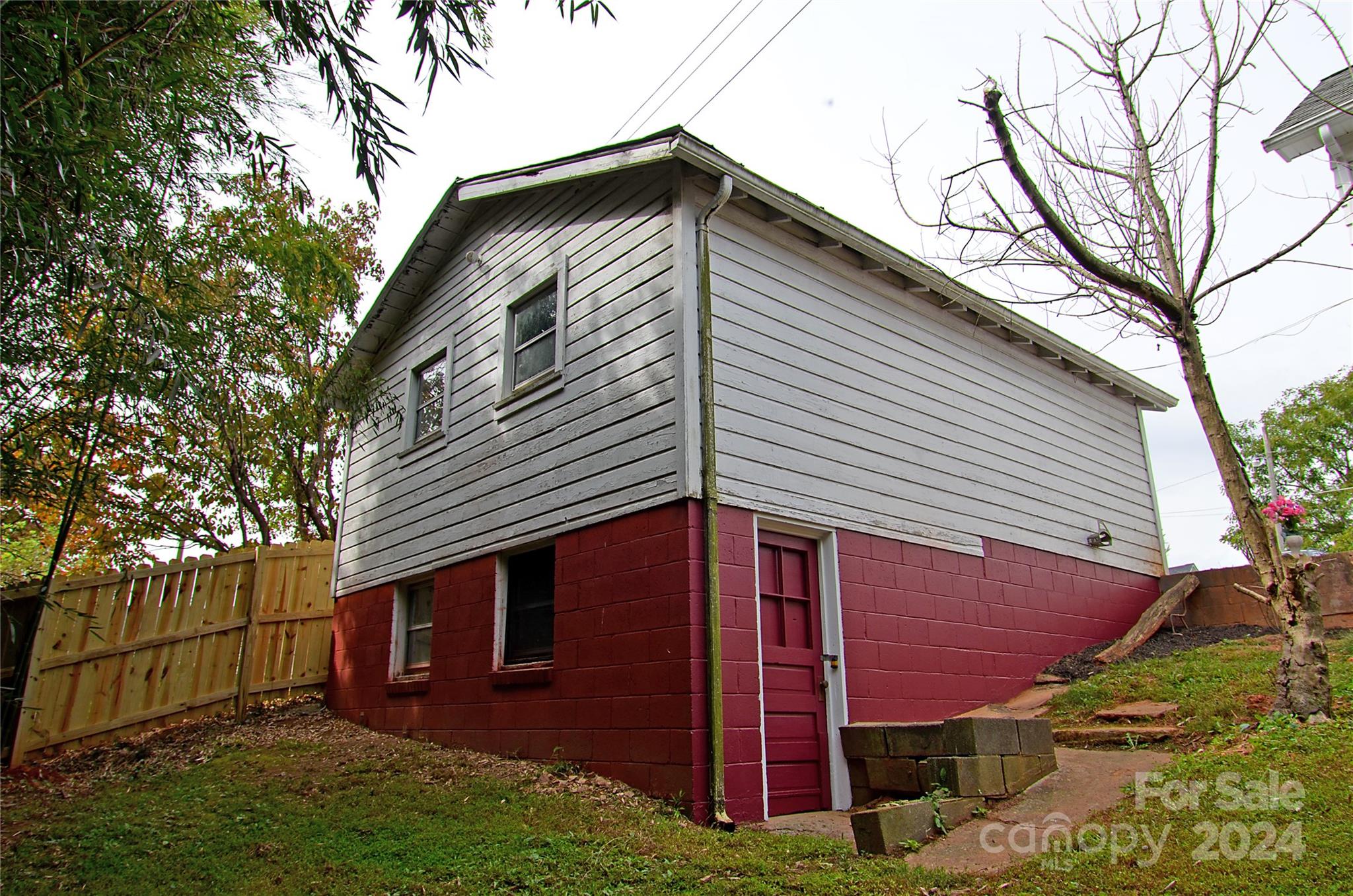 145 Sixth Em Street Marion, NC 28752 - Photo 8 of 21