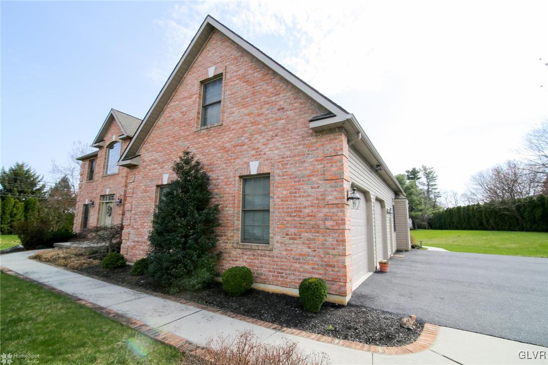 978 Barnsdale Road Bethlehem, PA 18017 - Photo 4 of 38 Gallery Image 4