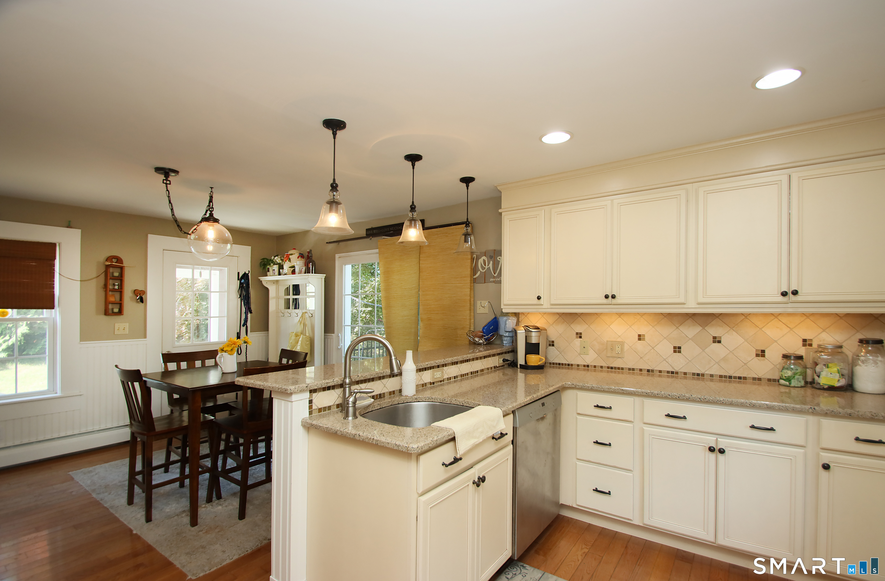 7 Middle Lane Simsbury, CT 06070 - Photo 14 of 27