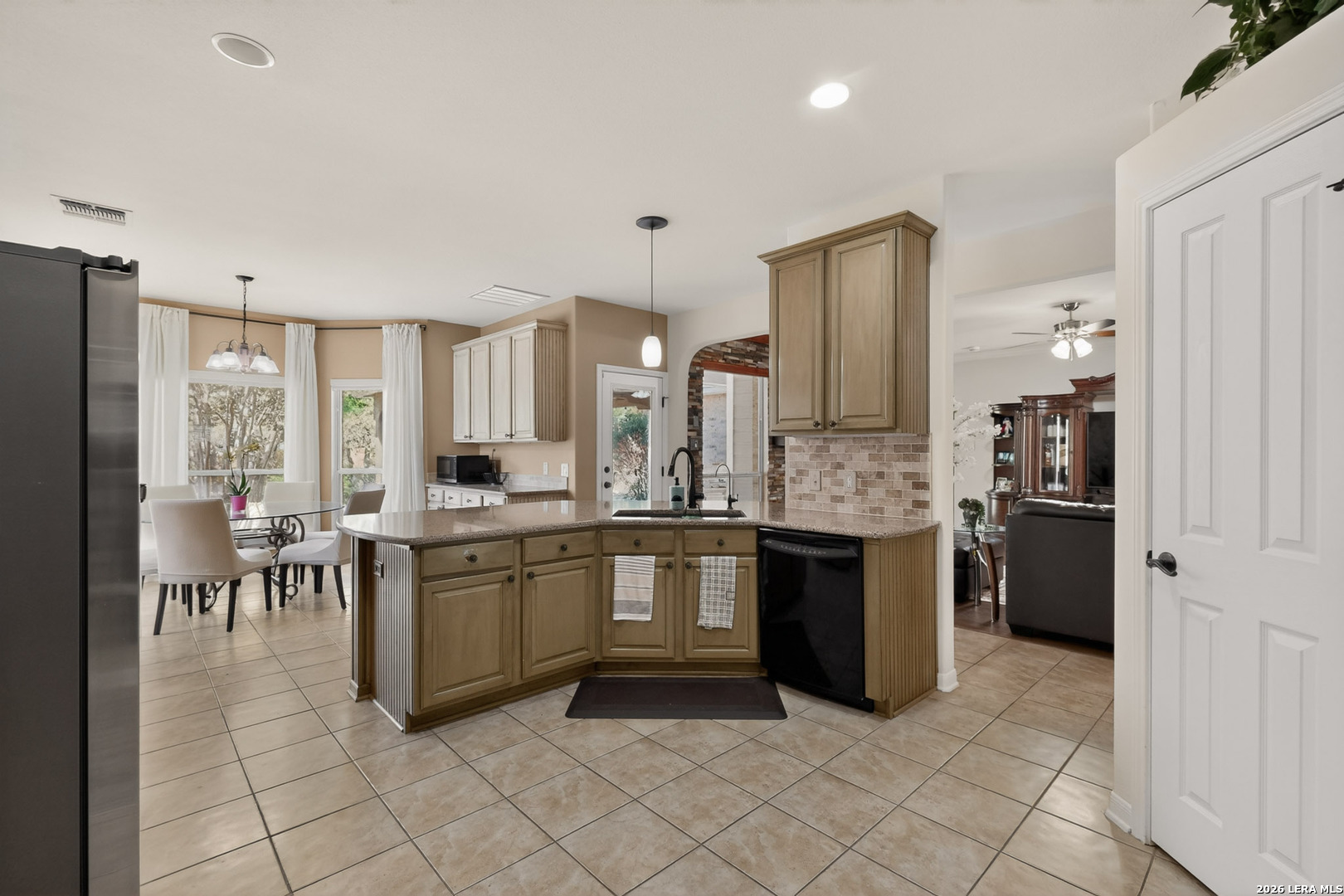 9634 Jason Bend Helotes, TX 78023 - Photo 15 of 38