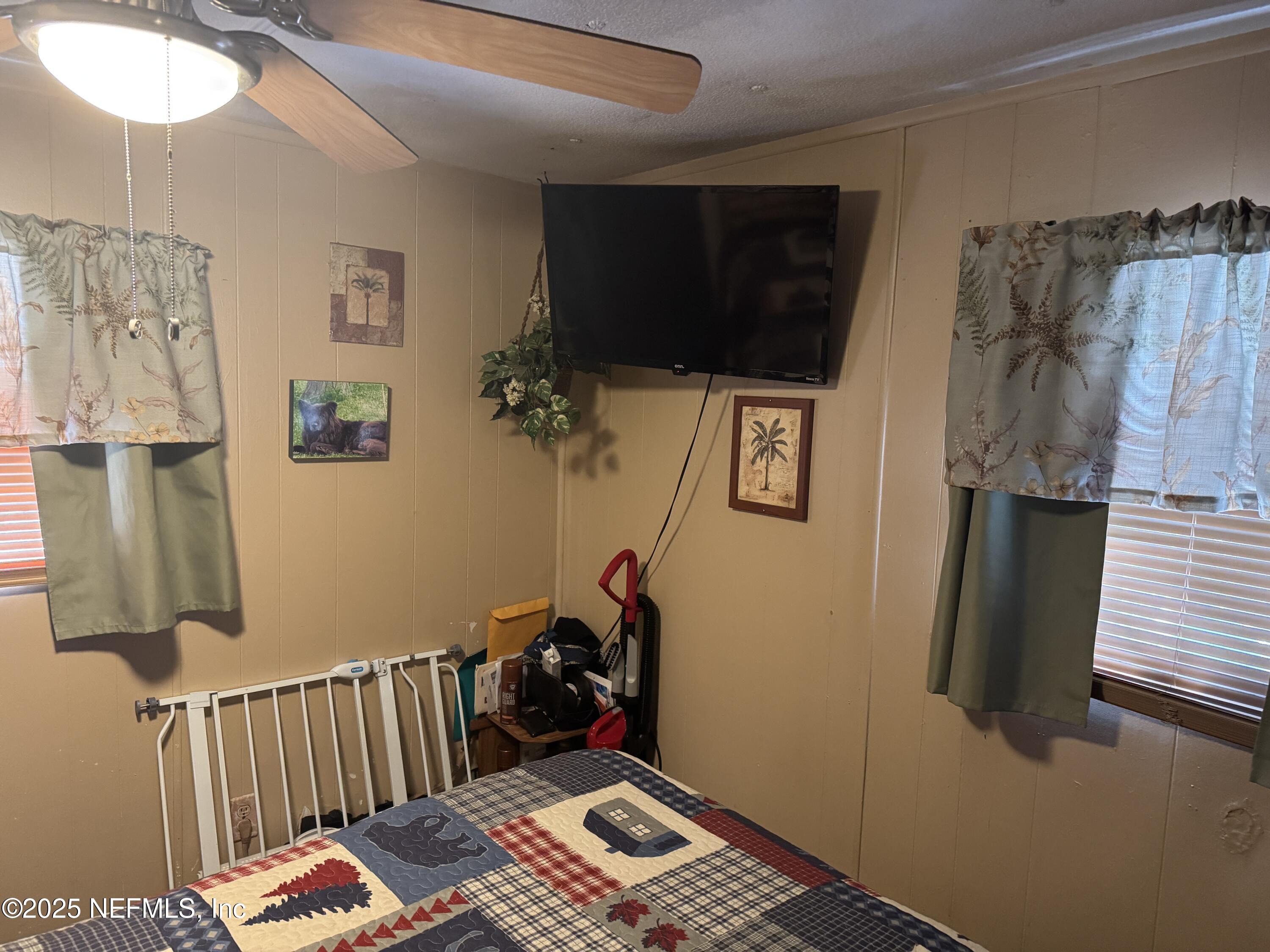 208 Lakeview Road Melrose, FL 32666 - Photo 15 of 22 a room with furniture and a flat screen tv