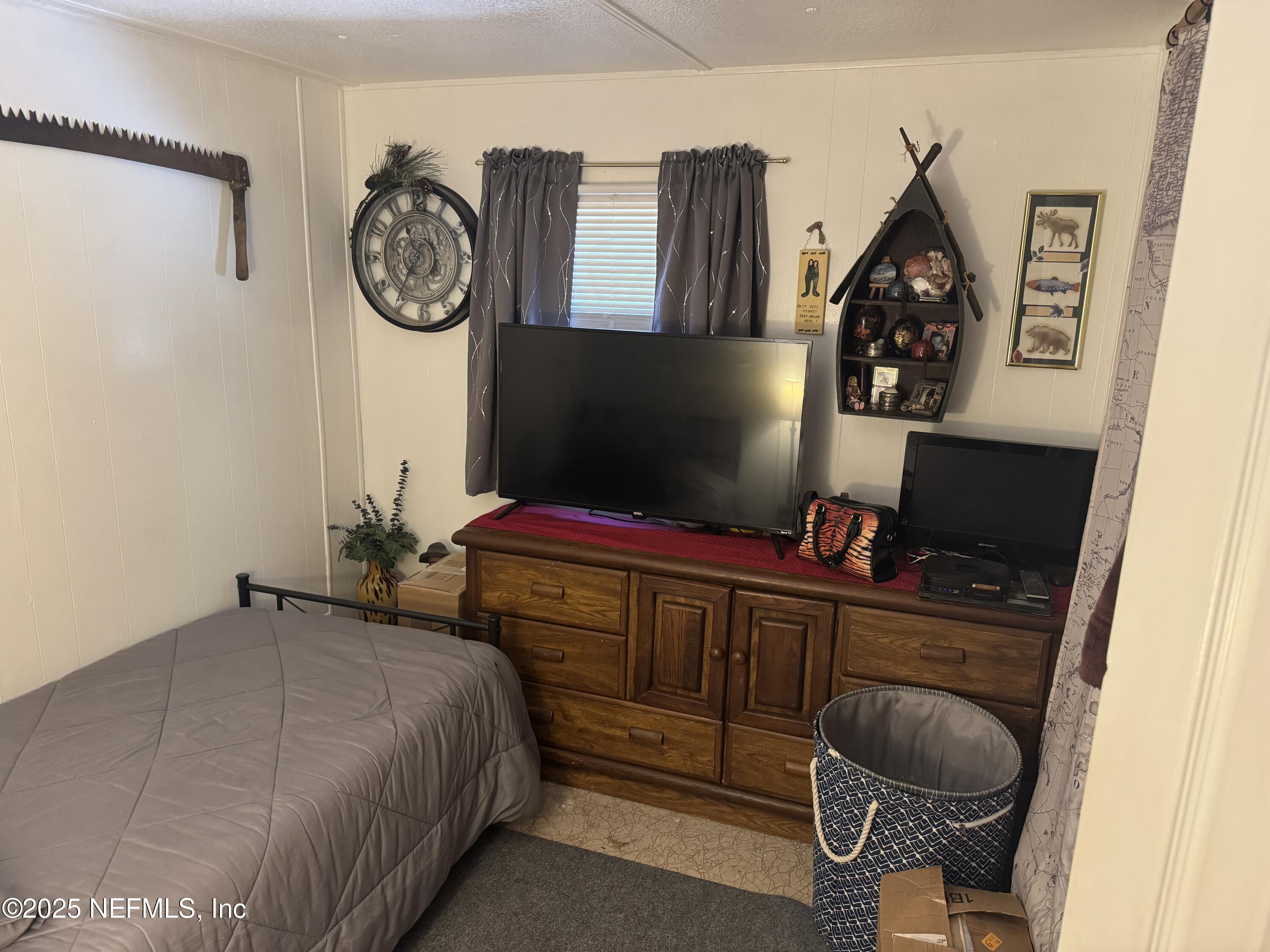 208 Lakeview Road Melrose, FL 32666 - Photo 10 of 22 a bedroom with a bed and a mirror