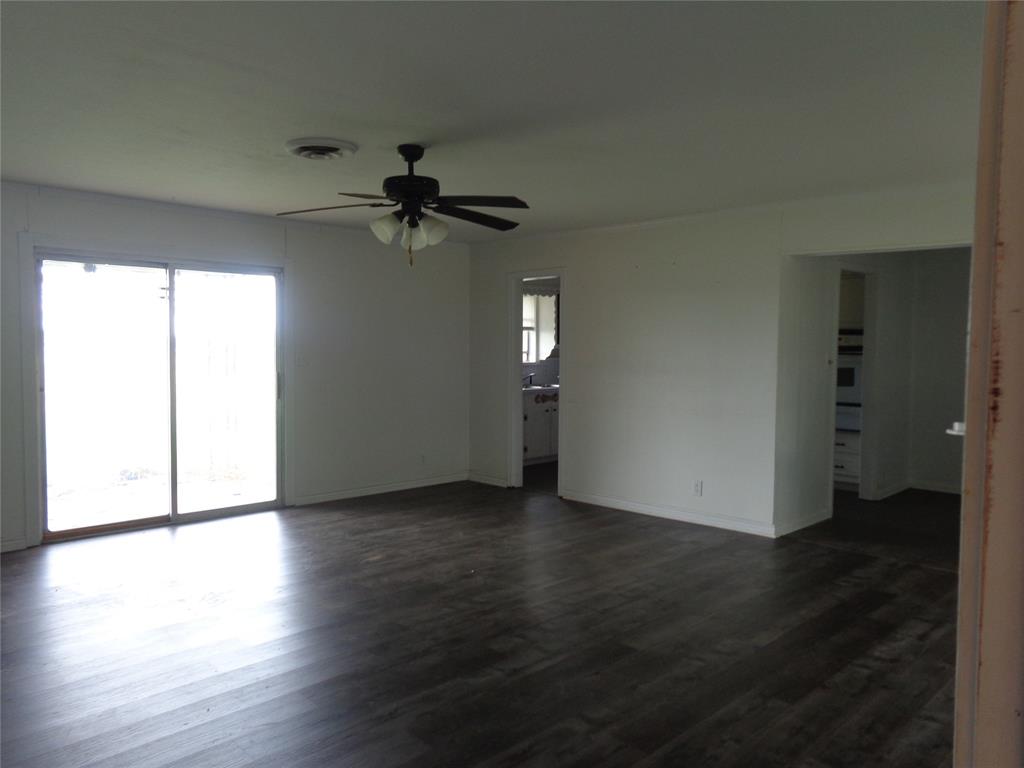 612 South Files Street Itasca, TX 76055 - Photo 15 of 30 Spare room with dark wood finished floors and a ceiling fan