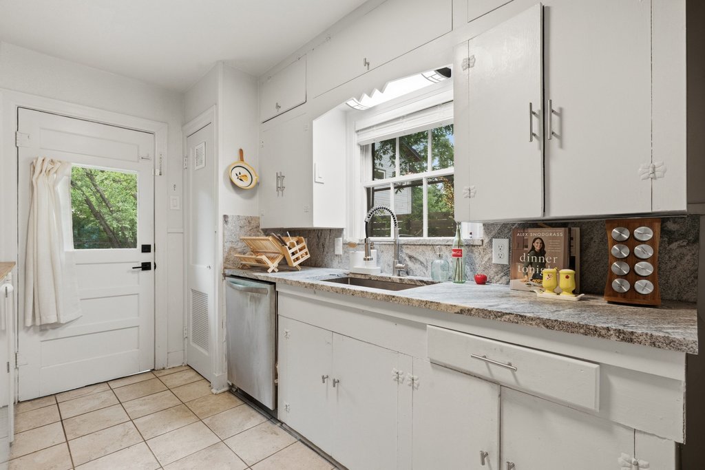 5206 Duval Street Austin, TX 78751 - Photo 24 of 36