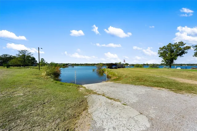 $375,000 | 658 Golden Beach Drive, Buchanan Dam, TX 78609